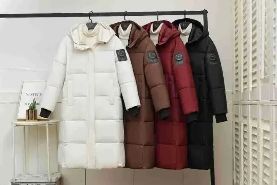 2024 neue Verdicken Schnee Parkas Mode Winddicht Glänzend Unten Baumwolle Mit Kapuze Frauen Jacke Winter Lose Lange Mantel Kleidung Damen